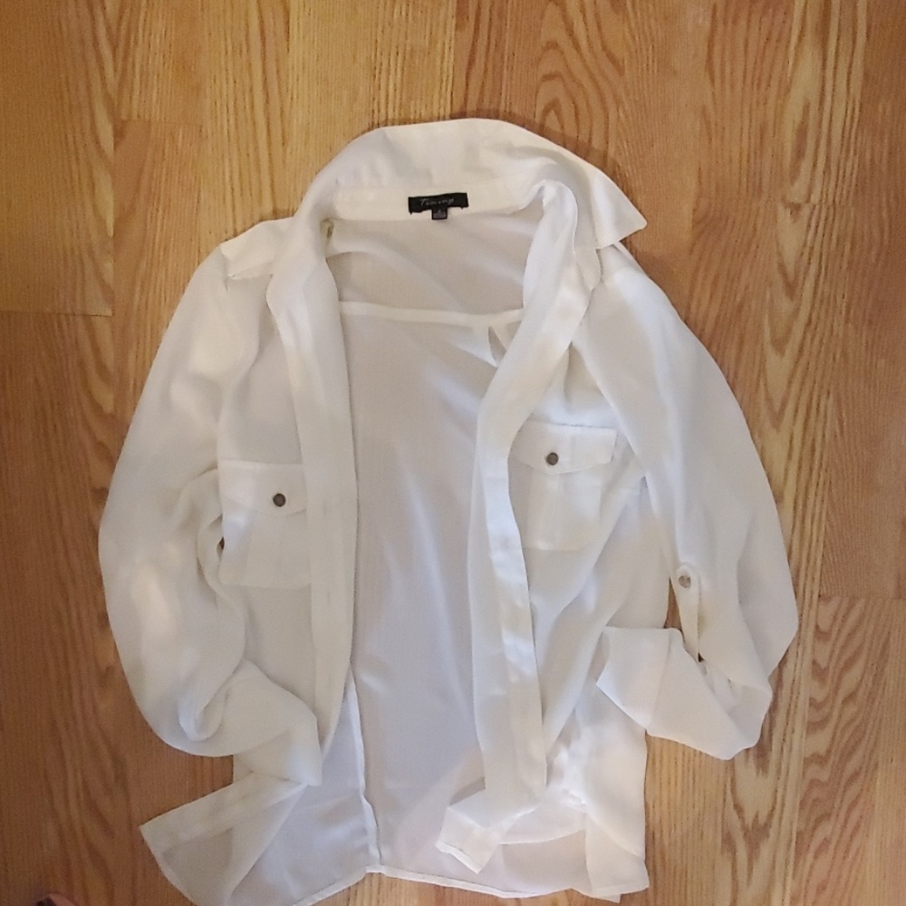 🛍$5 for $25🛍 White Long Sleeve Button Shirt